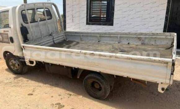 Buy Used Kia K5 White Car in Dakar in Dakar Buy Used Kia K5 White Car in Dakar in Dakar