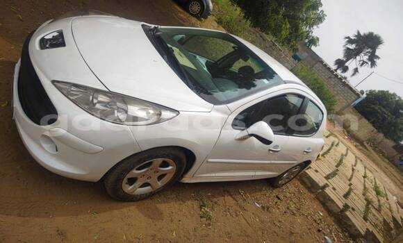 Acheter Occasion Voiture Peugeot 207 Blanc à Dakar, Dakar Acheter Occasion Voiture Peugeot 207 Blanc à Dakar, Dakar