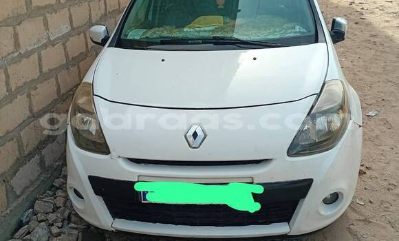 Buy Used Renault Clio White Car in Dakar in Dakar