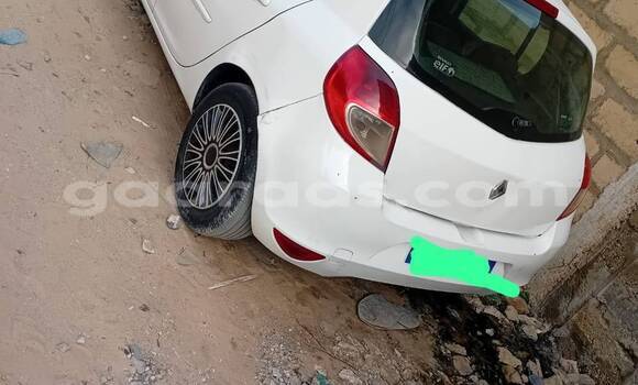 Buy Used Renault Clio White Car in Dakar in Dakar Buy Used Renault Clio White Car in Dakar in Dakar