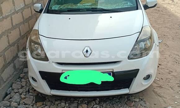 Buy Used Renault Clio White Car in Dakar in Dakar Buy Used Renault Clio White Car in Dakar in Dakar