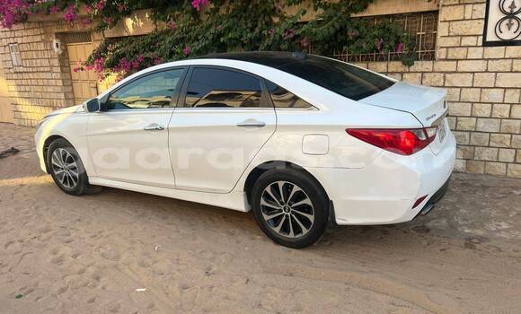 Dieundeu Occasion Hyundai Sonata White Auto in Dakar in Dakar Dieundeu Occasion Hyundai Sonata White Auto in Dakar in Dakar