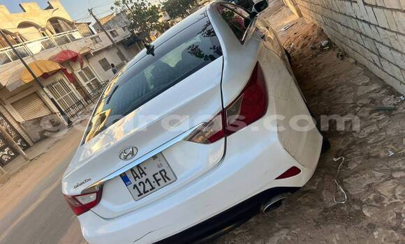 Dieundeu Occasion Hyundai Sonata White Auto in Dakar in Dakar Dieundeu Occasion Hyundai Sonata White Auto in Dakar in Dakar