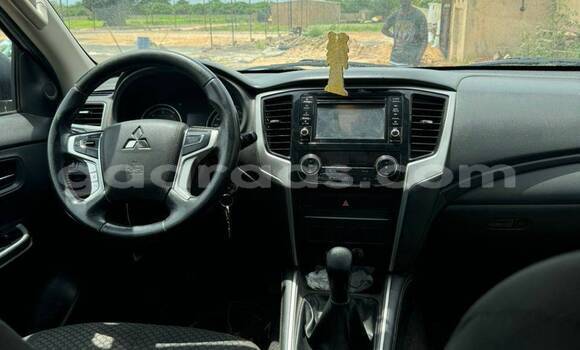 Dieundeu Occasion Mitsubishi L200 White Auto in Dakar in Dakar Dieundeu Occasion Mitsubishi L200 White Auto in Dakar in Dakar
