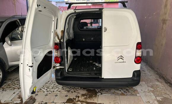 Dieundeu Occasion Citroen Berlingo White Auto in Dakar in Dakar Dieundeu Occasion Citroen Berlingo White Auto in Dakar in Dakar
