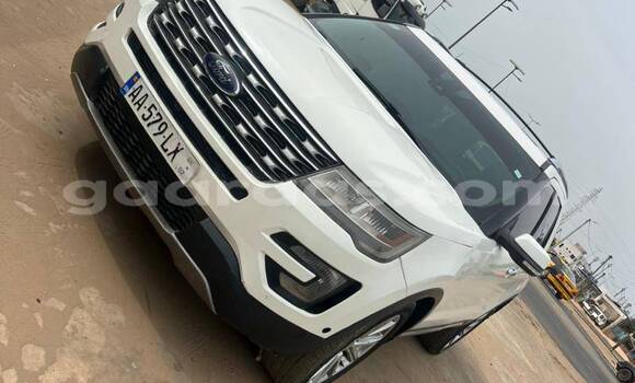 Dieundeu Occasion Ford Explorer White Auto in Dakar in Dakar Dieundeu Occasion Ford Explorer White Auto in Dakar in Dakar