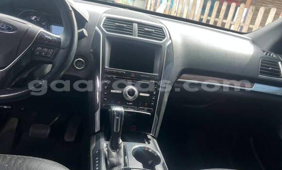 Dieundeu Occasion Ford Explorer White Auto in Dakar in Dakar Dieundeu Occasion Ford Explorer White Auto in Dakar in Dakar