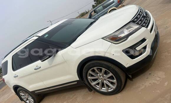 Dieundeu Occasion Ford Explorer White Auto in Dakar in Dakar Dieundeu Occasion Ford Explorer White Auto in Dakar in Dakar