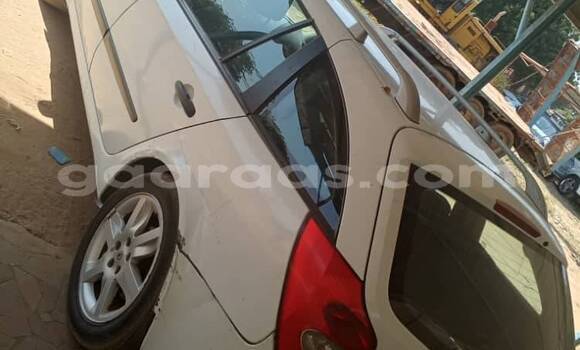 Dieundeu Occasion Renault Laguna White Auto in Dakar in Dakar Dieundeu Occasion Renault Laguna White Auto in Dakar in Dakar