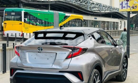 Acheter Neuf Voiture Toyota C-HR Beige à Dakar, Dakar Acheter Neuf Voiture Toyota C-HR Beige à Dakar, Dakar