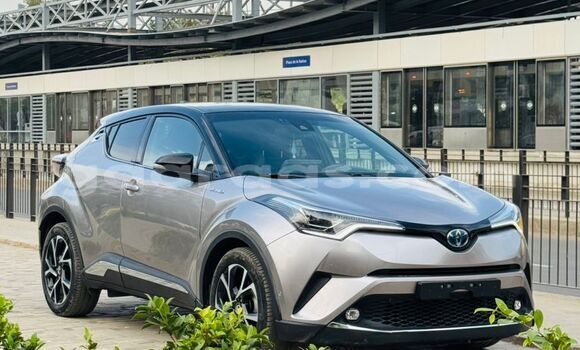 Acheter Neuf Voiture Toyota C-HR Beige à Dakar, Dakar Acheter Neuf Voiture Toyota C-HR Beige à Dakar, Dakar
