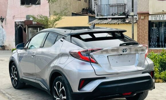 Acheter Neuf Voiture Toyota C-HR Beige à Dakar, Dakar Acheter Neuf Voiture Toyota C-HR Beige à Dakar, Dakar