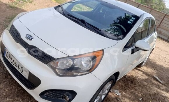 Acheter Occasion Voiture Kia Rio Blanc à Dakar, Dakar Acheter Occasion Voiture Kia Rio Blanc à Dakar, Dakar