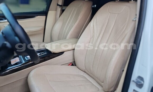 Acheter Occasion Voiture BMW X5 Blanc à Dakar, Dakar Acheter Occasion Voiture BMW X5 Blanc à Dakar, Dakar