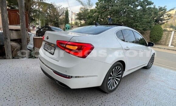 Acheter Occasion Voiture Kia K7 Blanc à Dakar, Dakar Acheter Occasion Voiture Kia K7 Blanc à Dakar, Dakar