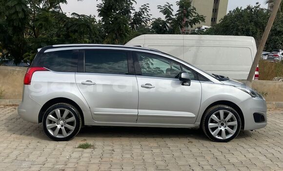 Buy Import Peugeot 5008 Silver Car in Dakar in Dakar Buy Import Peugeot 5008 Silver Car in Dakar in Dakar