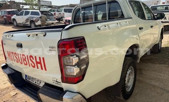 Acheter Occasion Voiture Mitsubishi L200 Blanc à Dakar, Dakar Acheter Occasion Voiture Mitsubishi L200 Blanc à Dakar, Dakar