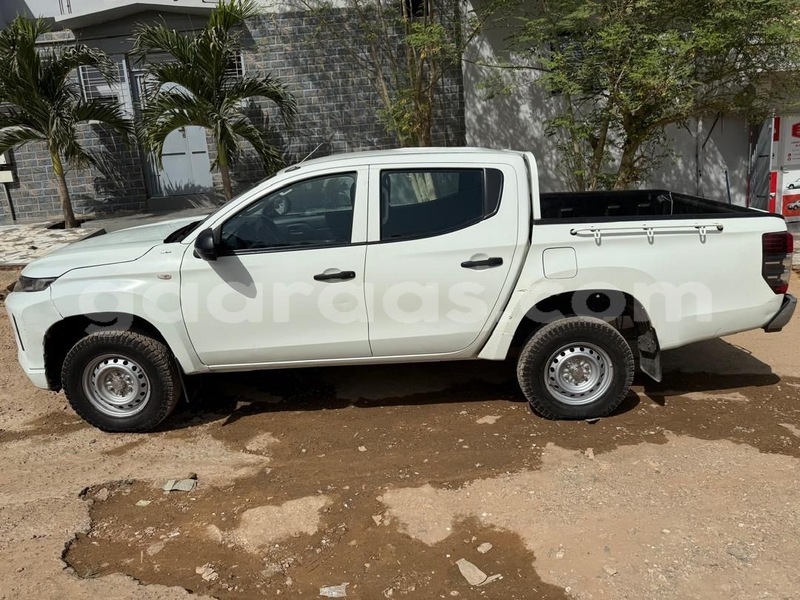 Big with watermark mitsubishi l200 dakar dakar 26242