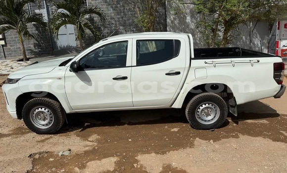 Acheter Occasion Voiture Mitsubishi L200 Blanc à Dakar, Dakar Acheter Occasion Voiture Mitsubishi L200 Blanc à Dakar, Dakar