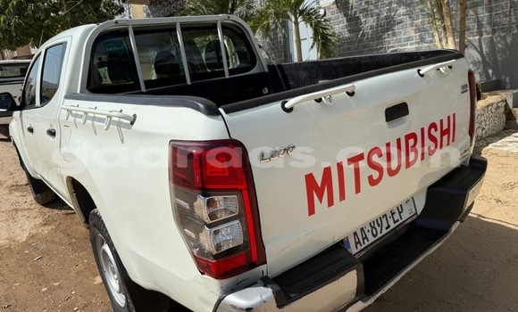 Acheter Occasion Voiture Mitsubishi L200 Blanc à Dakar, Dakar Acheter Occasion Voiture Mitsubishi L200 Blanc à Dakar, Dakar