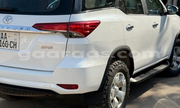 Dieundeu Occasion Toyota Fortuner White Auto in Dakar in Dakar Dieundeu Occasion Toyota Fortuner White Auto in Dakar in Dakar