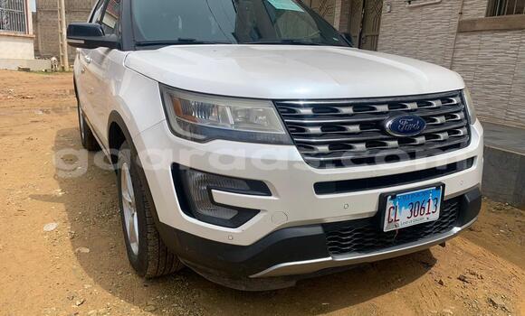 Acheter Occasion Voiture Ford Explorer Blanc à Dakar, Dakar Acheter Occasion Voiture Ford Explorer Blanc à Dakar, Dakar