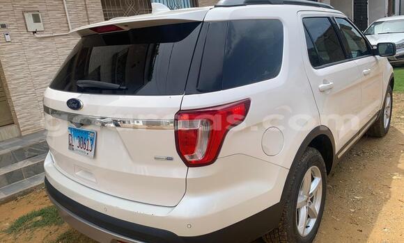 Acheter Occasion Voiture Ford Explorer Blanc à Dakar, Dakar Acheter Occasion Voiture Ford Explorer Blanc à Dakar, Dakar