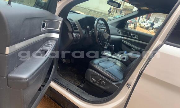 Acheter Occasion Voiture Ford Explorer Blanc à Dakar, Dakar Acheter Occasion Voiture Ford Explorer Blanc à Dakar, Dakar