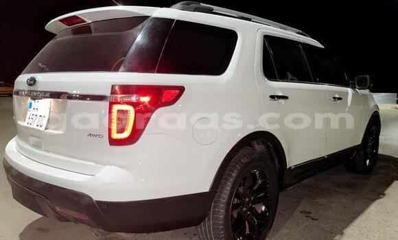 Acheter Occasion Voiture Ford Explorer Blanc à Dakar, Dakar Acheter Occasion Voiture Ford Explorer Blanc à Dakar, Dakar