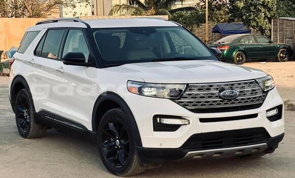 Buy Import Ford Explorer White Car in Dakar in Dakar Buy Import Ford Explorer White Car in Dakar in Dakar