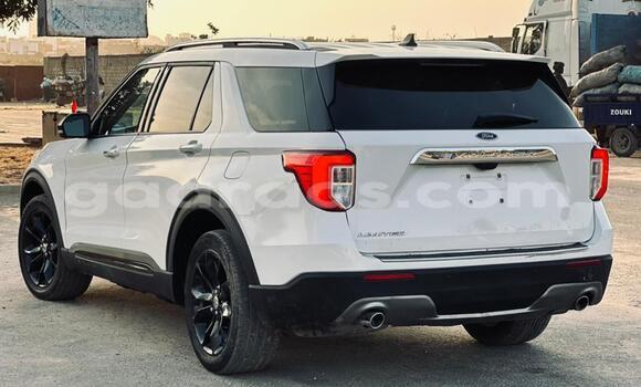 Buy Import Ford Explorer White Car in Dakar in Dakar Buy Import Ford Explorer White Car in Dakar in Dakar