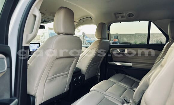 Buy Import Ford Explorer White Car in Dakar in Dakar Buy Import Ford Explorer White Car in Dakar in Dakar