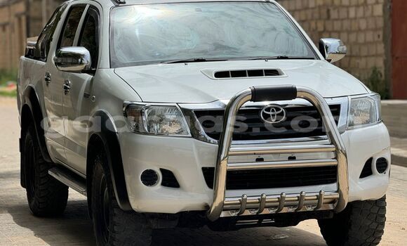 Dieundeu Imported Toyota Hilux White Auto in Dakar in Dakar Dieundeu Imported Toyota Hilux White Auto in Dakar in Dakar