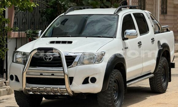 Dieundeu Imported Toyota Hilux White Auto in Dakar in Dakar Dieundeu Imported Toyota Hilux White Auto in Dakar in Dakar