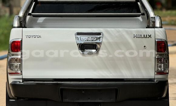 Dieundeu Imported Toyota Hilux White Auto in Dakar in Dakar Dieundeu Imported Toyota Hilux White Auto in Dakar in Dakar