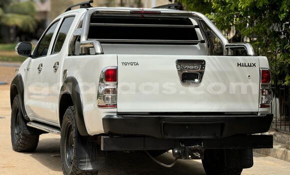 Dieundeu Imported Toyota Hilux White Auto in Dakar in Dakar Dieundeu Imported Toyota Hilux White Auto in Dakar in Dakar