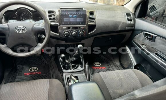 Dieundeu Imported Toyota Hilux White Auto in Dakar in Dakar Dieundeu Imported Toyota Hilux White Auto in Dakar in Dakar