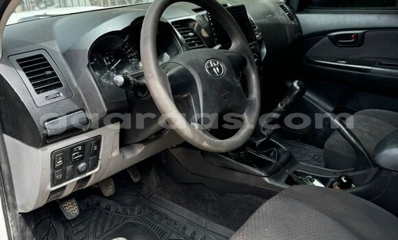 Dieundeu Imported Toyota Hilux White Auto in Dakar in Dakar Dieundeu Imported Toyota Hilux White Auto in Dakar in Dakar