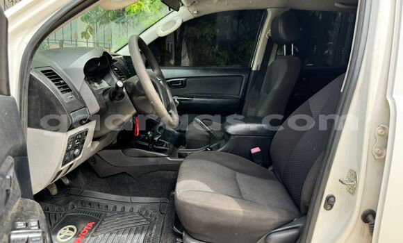 Dieundeu Imported Toyota Hilux White Auto in Dakar in Dakar Dieundeu Imported Toyota Hilux White Auto in Dakar in Dakar