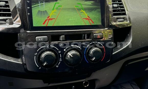 Dieundeu Imported Toyota Hilux White Auto in Dakar in Dakar Dieundeu Imported Toyota Hilux White Auto in Dakar in Dakar