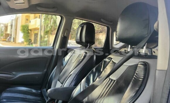 Dieundeu Occasion Nissan Versa Silver Auto in Dakar in Dakar Dieundeu Occasion Nissan Versa Silver Auto in Dakar in Dakar