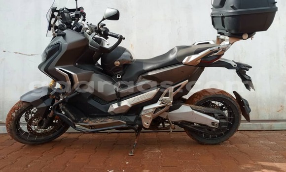 Acheter Occasion Moto Honda X-ADV Noir à Dakar, Dakar Acheter Occasion Moto Honda X-ADV Noir à Dakar, Dakar