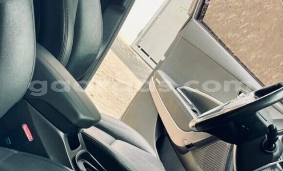 Dieundeu Occasion Hyundai Santa Fe Silver Auto in Dakar in Dakar Dieundeu Occasion Hyundai Santa Fe Silver Auto in Dakar in Dakar