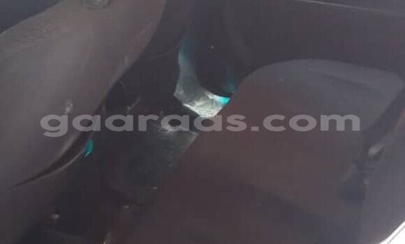 Buy Used Toyota Yaris Silver Car in Dakar in Dakar Buy Used Toyota Yaris Silver Car in Dakar in Dakar