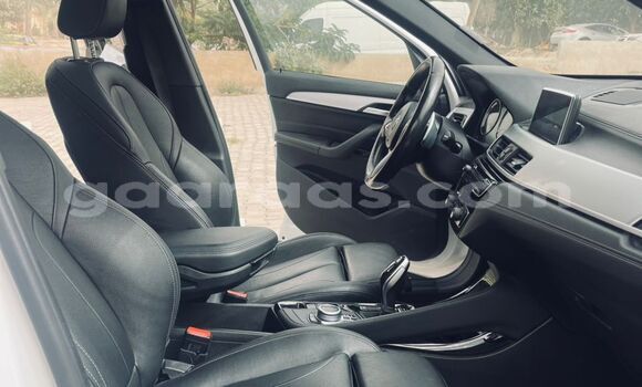 Acheter Import Voiture BMW X1 Blanc à Dakar, Dakar Acheter Import Voiture BMW X1 Blanc à Dakar, Dakar