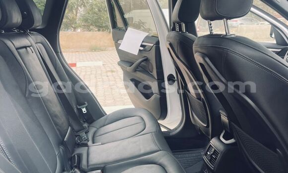 Acheter Import Voiture BMW X1 Blanc à Dakar, Dakar Acheter Import Voiture BMW X1 Blanc à Dakar, Dakar