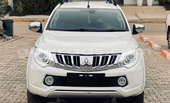 Acheter Import Voiture Mitsubishi L200 Blanc à Dakar, Dakar