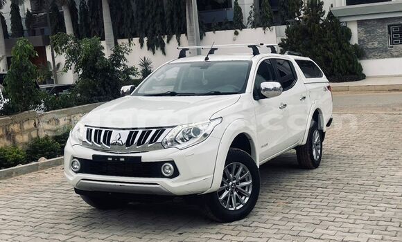 Acheter Import Voiture Mitsubishi L200 Blanc à Dakar, Dakar Acheter Import Voiture Mitsubishi L200 Blanc à Dakar, Dakar