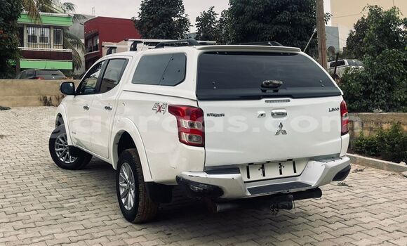 Acheter Import Voiture Mitsubishi L200 Blanc à Dakar, Dakar Acheter Import Voiture Mitsubishi L200 Blanc à Dakar, Dakar