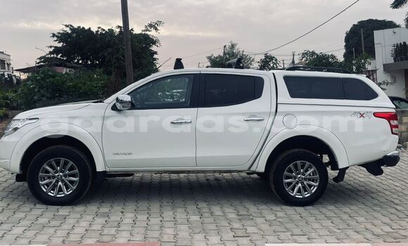 Acheter Import Voiture Mitsubishi L200 Blanc à Dakar, Dakar Acheter Import Voiture Mitsubishi L200 Blanc à Dakar, Dakar